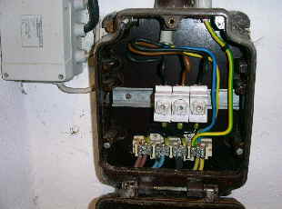 Diese symmetrische Stromkreisabsicherung zeigt an L2 eine thermische Auff�lligkeit...